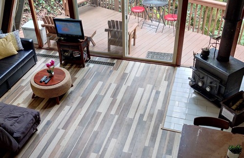 Felton Cottage | Cottage on the Creek/Nestled Under the Redwoods