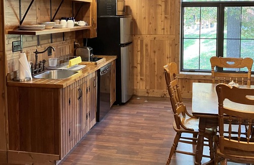 Keokuk Cottage | Cottage on the Edge of Town