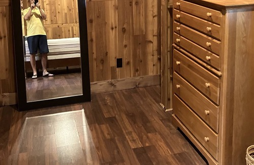 Keokuk Cottage | Cottage on the Edge of Town