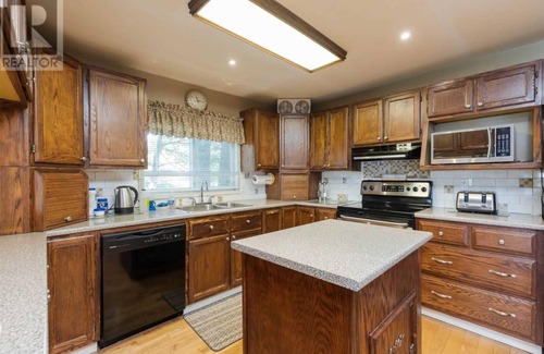 Port Severn House | Cottage on the lake. Great for a family or gathering with friends or events