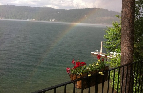 Coeur d'Alene Cottage | Cottage on the Shore: Private Dock, Relaxing Views, Grass Lawn