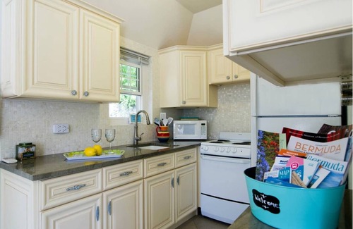 Paget Apartment | Cottage Priv. Pool & Tennis Beach 5 min Central