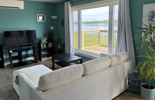 Sainte-Anne-de-Kent Cottage | Cottage right on the water with private beach