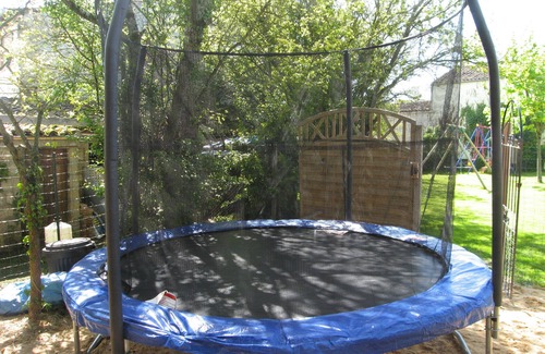 Gibourne Cottage | Cottage (sleep 6+cot) on Child-friendly Complex with shared pool and play areas