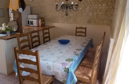 Gibourne Other | Cottage (sleep 8+cot) on Child-friendly Complex with shared pool and play areas