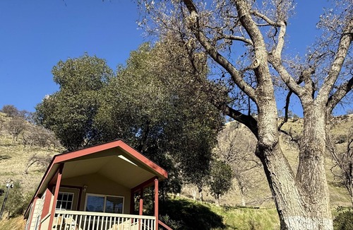 Winters Cottage | Cottage, Sleeps 4 - Roomy 1 Bedroom Cottage with Full Kitchen, Sleeps 4.