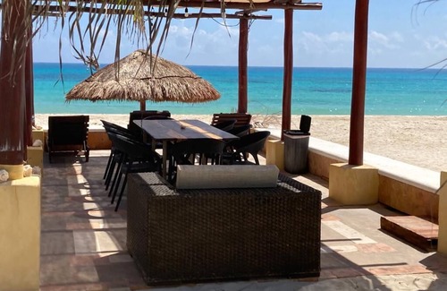 Villa Juarez Cottage | Cottage sleeps 2-3 WiFi, Pool, Kayaks Chef, staff on site