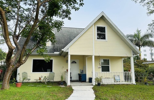 Central Naples Cottage | Cottage Studio Near Beach