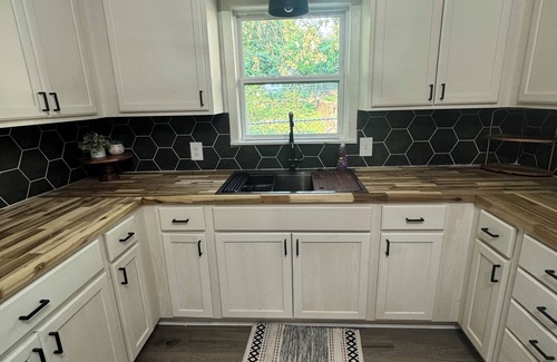 Van Buren House | Cottage style home close to downtown and pet friendly