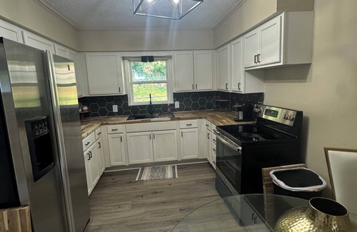 Van Buren House | Cottage style home close to downtown and pet friendly