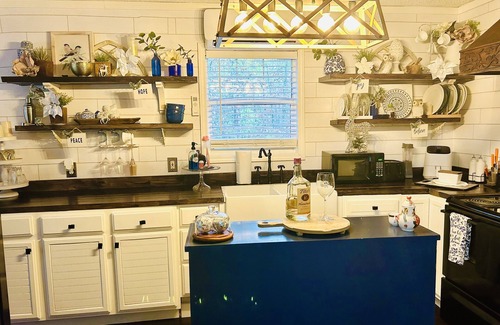 Hopkins House | Cottage Tree House B&B