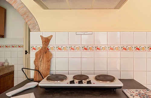 Chianni Cottage | Cottage 'Vinombrosa' with Private Pool, Wi-Fi and Air Conditioning