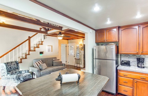 Crest Park Cottage | Cottage w/Private Hot Tub: 2 Mi to Lake Arrowhead