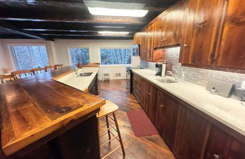 Algonquin Highlands Cottage | Cottage with commanding views of the lake on a large piece of Canadian Shield