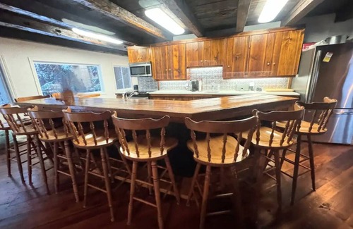 Algonquin Highlands Cottage | Cottage with commanding views of the lake on a large piece of Canadian Shield