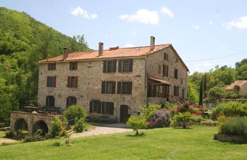 Le Tech House | cottage with a view of the river