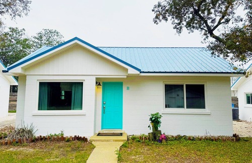 Navarre Cottage | Cottage with Beach Access, Sunset Views!