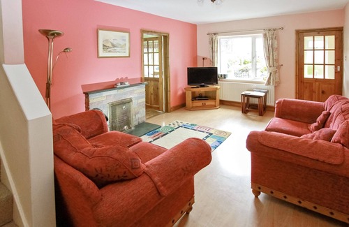 Braithwaite Cottage | Cottage with central village location and walks from the door.