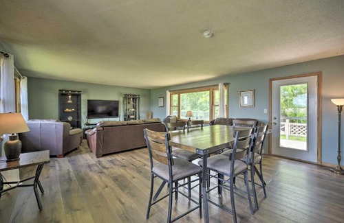 Lindstrom House | Cottage with Deck Situated on South Center Lake