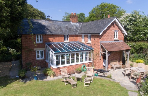 New Forest District Cottage | Cottage With Indoor Swim Spa in New Forest National Park for families or couples