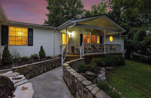 Lynn Garden Cottage | Cottage with Lake Views Hot Tub and Dock