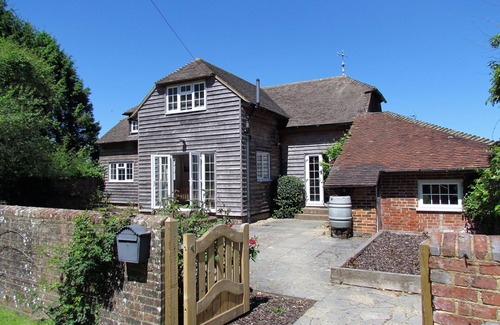 Etchingham Cottage | Cottage With Large Private Swimming Pool, WiFi,Views And Gardens