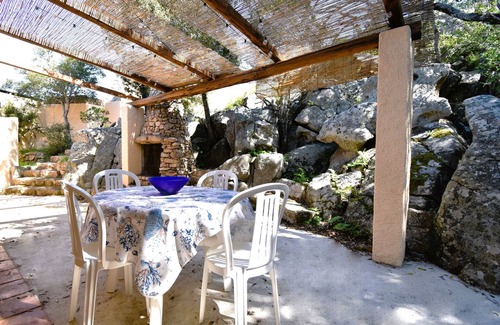 Rena Majore House | Cottage with large outdoor space and A/C