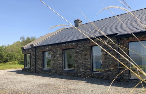 Lauragh Cottage | Cottage with outstanding views over Kenmare Bay