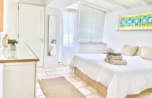 Moncarapacho e Fuseta House | Cottage with Patio on Organic Farm Near Fuseta Beach