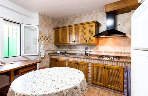 Durcal Villa | Cottage with pool, garden with views and wifi