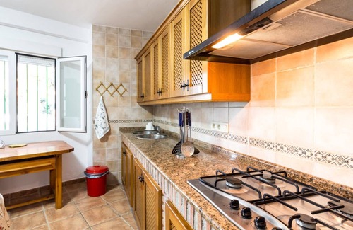 Durcal Villa | Cottage with pool, garden with views and wifi