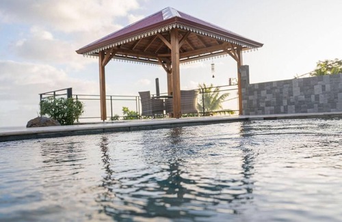 Grand Bois Cottage | Cottage with pool and secure parking in Réunion