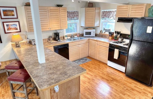 Moab Cottage | Cottage with prime location, WiFi, private hot tub & charming yard