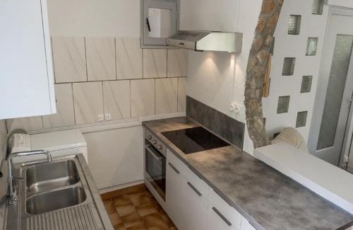 Uzer House | Cottage with River Views, Uzer