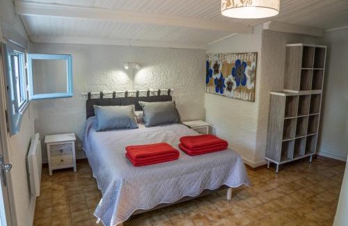Uzer House | Cottage with River Views, Uzer