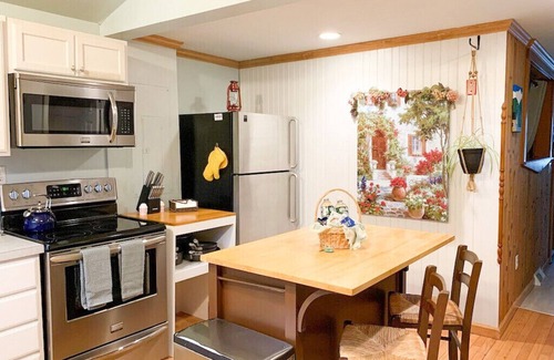 Old Lyme House | Cottage with Roger’s Lake views and access.