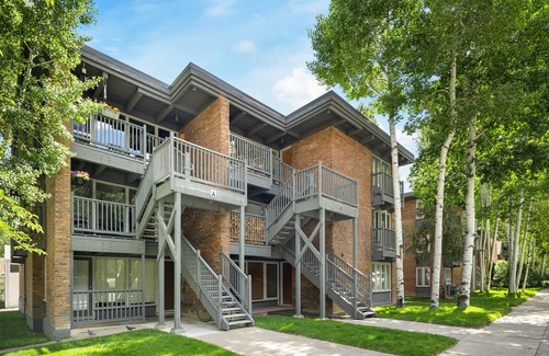 West End Condo | Cottonwoods Unit 1C | Downtown Condo with Upgraded Kitchen & Bathrooms