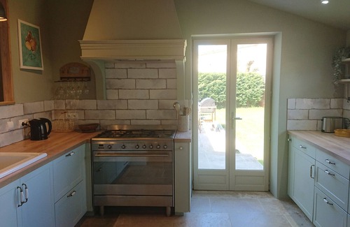 Thedirac Cottage | Coucou Cottage lovely stylish house with private garden and a pool