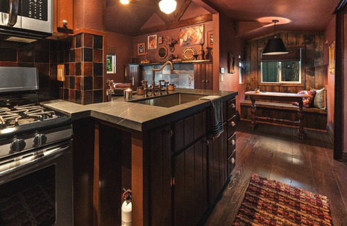 Idyllwild Cabin | Coulter Pine by Freewyld l Charming Cabin for Two