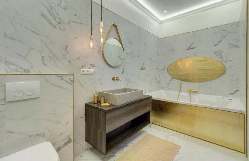 Belvaros - Lipotvaros Apartment | Count Zrinyi Basilica Luxurious Residence