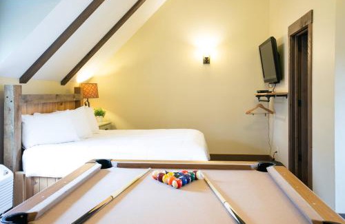 Berlin House | Country Bliss Cottage by Amish Country Lodging