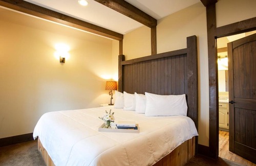 Berlin House | Country Bliss Cottage by Amish Country Lodging