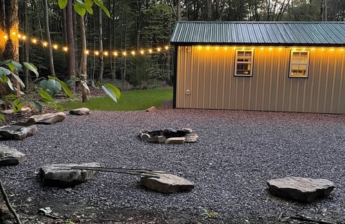 Central City Cabin | Country cabin 1. Minutes from Flight 93 Memorial/Mountain Ridge ATV Park.