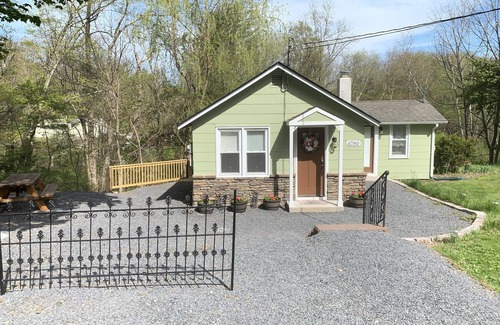 Mountainhome Cottage | Country Cabin in the Poconos, Couples getaway, Cresco, Barrett Township