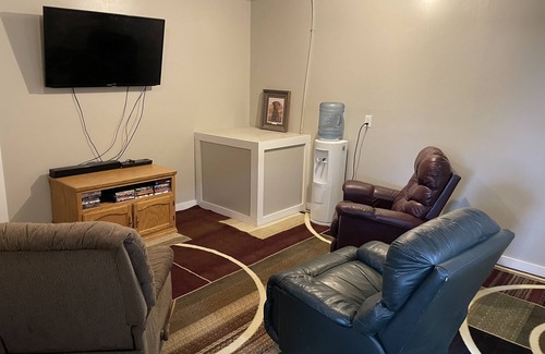 Swift County Cabin | Country Cabin on 40 acres with a Hot Tub! 2 queen & 2 twin beds all on one level