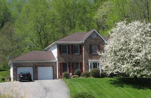 Croom House | Country Colonial on Two Acres!