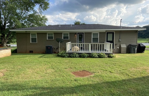 Rogersville House | Country Convenience and Half a Mile to Boat Ramp.