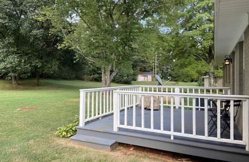 Rogersville House | Country Convenience and Half a Mile to Boat Ramp.