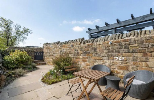 Hepworth House | Country cottage close to both Holmfirth & Peak District with stunning views.