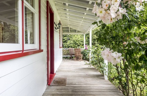 Egmont Village Cottage | Country cottage escape, historic features, near Mt Taranaki & New Plymouth